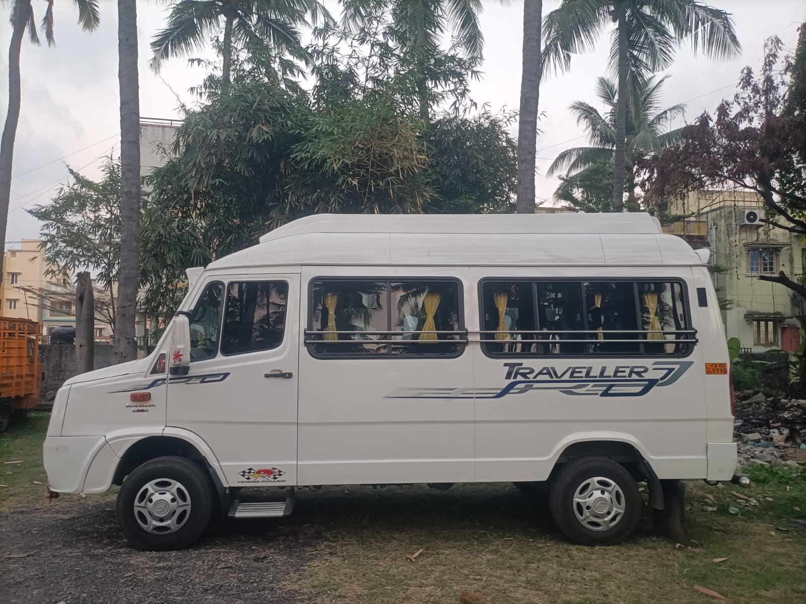 13 Seater Tempo 4